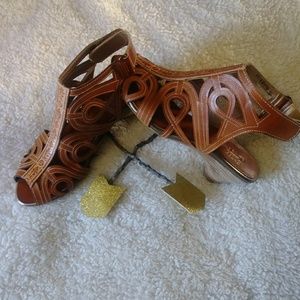 L'Artiste by Spring Step Flourish heel